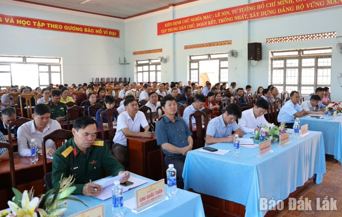 Xã Ea Kly khen thưởng 4 tập thể và 58 cá nhân trong công tác bầu cử