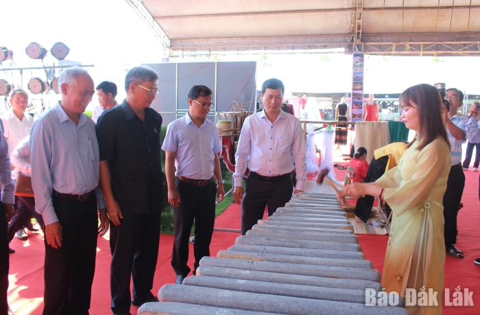 Khai mạc Hội chợ thương mại, du lịch, giới thiệu sản phẩm đặc trưng tỉnh Đắk Lắk