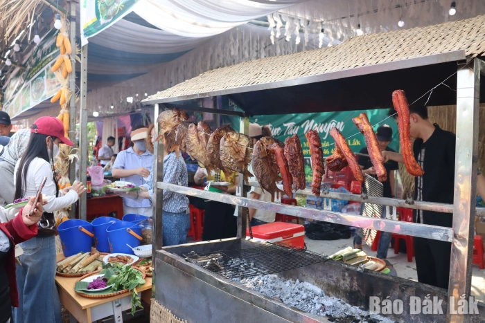 Đặc sắc Lễ hội cổ truyền dân tộc Thái tại xã Hòa Phú