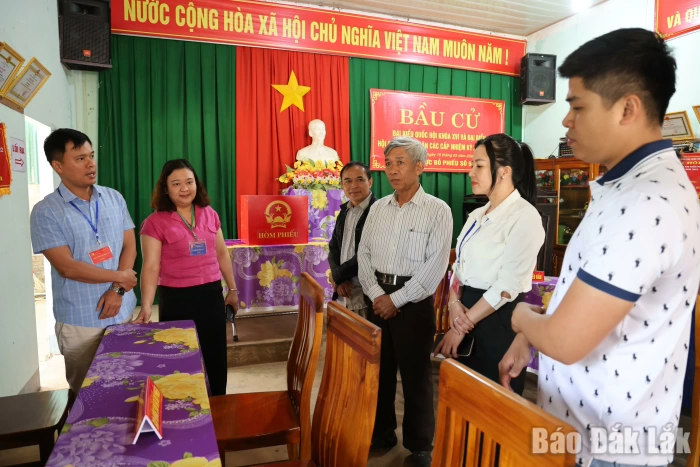 Cử tri xã Krông Pắc đặt niềm tin vào lá phiếu