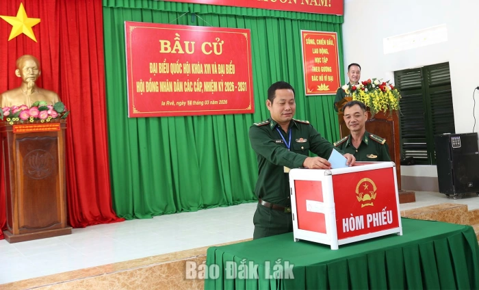 Xúc động những lá phiếu nơi biên cương