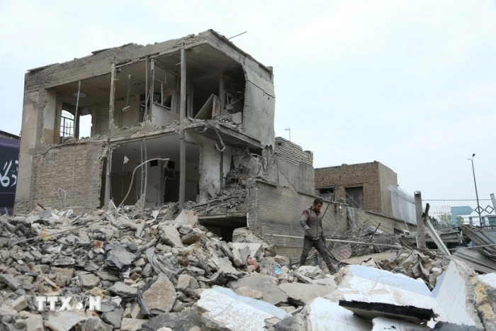 Israel lần đầu tiên mở rộng tấn công sang miền Bắc Iran