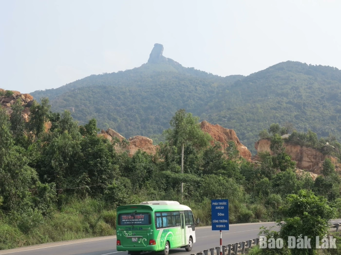 Khám phá đỉnh Đá Bia huyền thoại