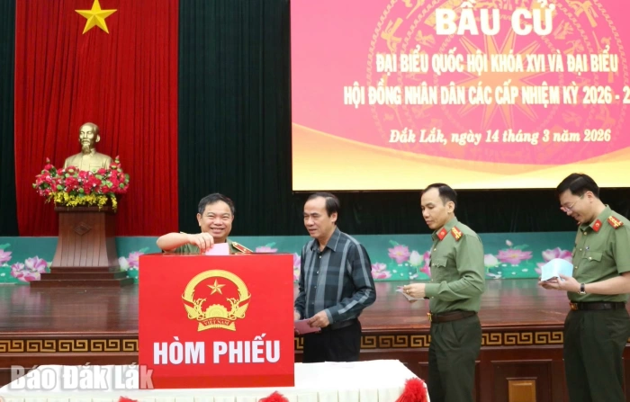 Công an tỉnh Đắk Lắk tổ chức bỏ phiếu sớm, bảo đảm quyền bầu cử cho mọi cử tri