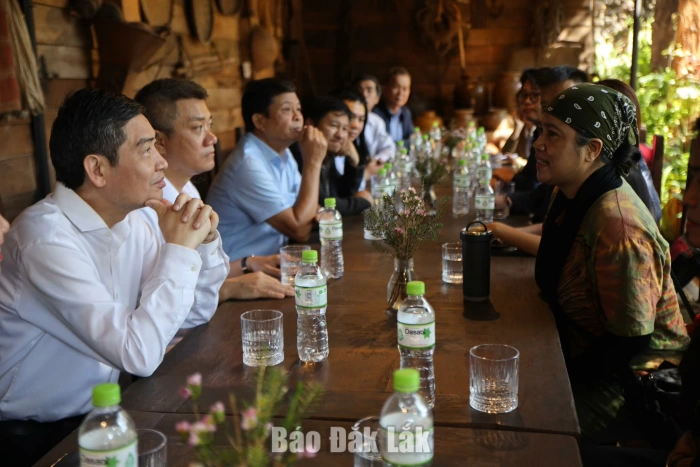 Chủ tịch UBND tỉnh Tạ Anh Tuấn thị sát Buôn du lịch cộng đồng Akŏ Dhông