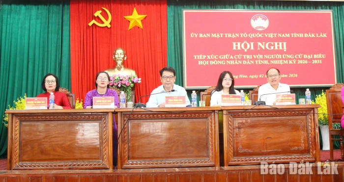 Các ứng cử viên đại biểu HĐND tỉnh, đơn vị bầu cử số 8 tiếp xúc cử tri phường Đông Hòa