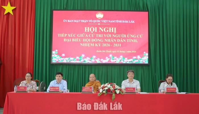 Cử tri phường Buôn Ma Thuột đánh giá cao chương trình hành động của ứng cử viên Hội đồng nhân dân tỉnh