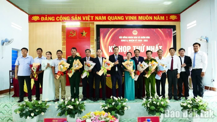 Kỳ họp thứ Nhất HĐND xã Buôn Đôn: Bầu các chức danh chủ chốt