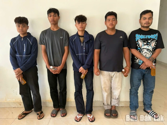 Bắt giữ 5 đối tượng mua bán, tổ chức sử dụng trái phép chất ma túy