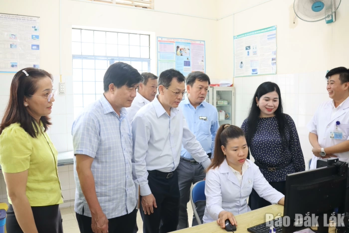 Đoàn công tác của Bộ Y tế khảo sát hoạt động y tế cơ sở tại xã Ea Phê