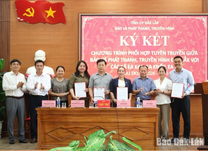 Báo và Phát thanh, Truyền hình Đắk Lắk hợp tác tuyên truyền với các xã Ea Kar, Ea Knốp, Ea Ô