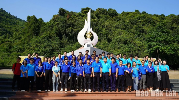 Sinh viên Đắk Lắk hướng về biển, đảo Tổ quốc