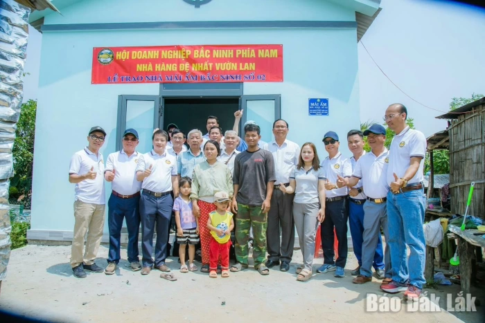 Bàn giao nhà Mái ấm cho 4 hội viên nông dân khó khăn