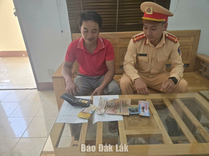 Người dân viết thư cảm ơn lực lượng cảnh sát giao thông