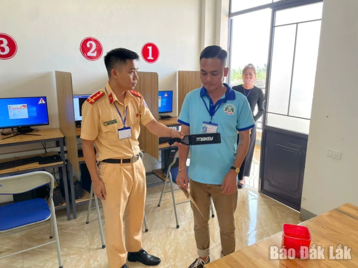 Xây dựng môi trường sát hạch giấy phép lái xe minh bạch
và chuyên nghiệp