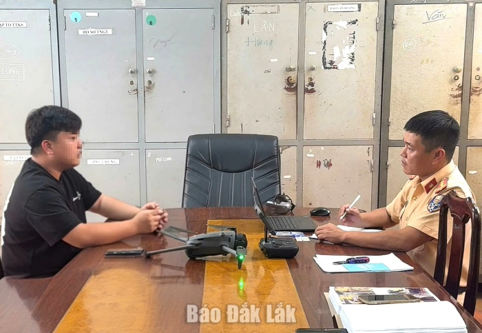 Lập hồ sơ xử lý tài xế ô tô “phun lửa” trên đường Võ Nguyên Giáp