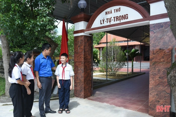 Chiều tháng ba trên quê hương người anh hùng