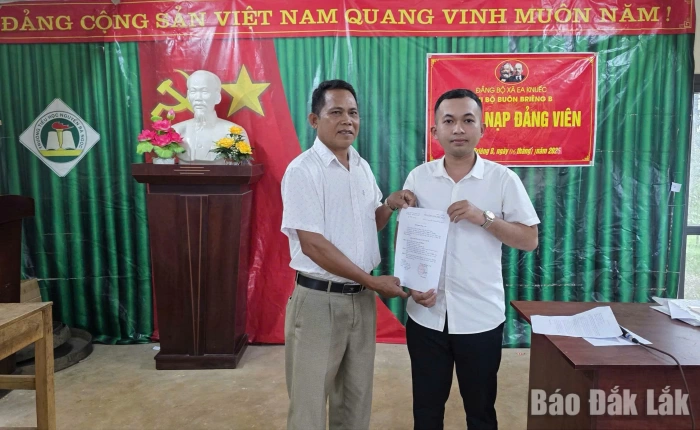 Phát triển đảng viên người dân tộc thiểu số ở Ea Knuếc