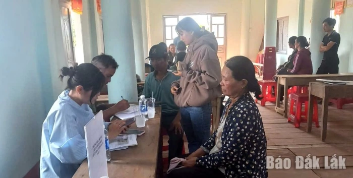 Xã Ea Knốp hỗ trợ dịch vụ công trực tuyến lưu động