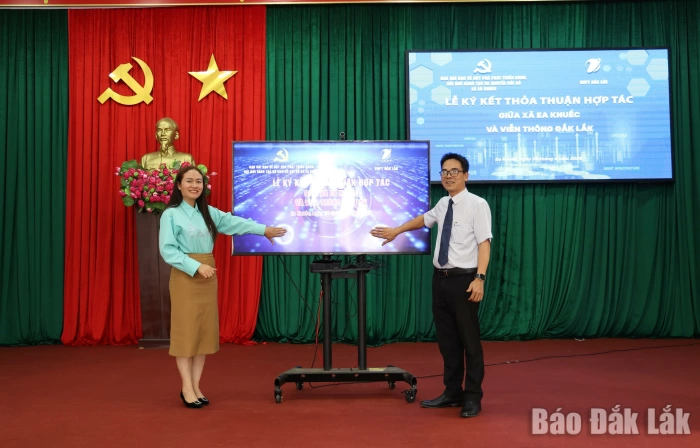 Xã Ea Knuếc ra mắt mô hình “Phòng họp không giấy tờ”