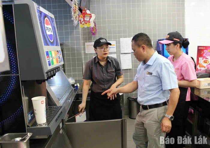 Cần mạnh tay với thực phẩm bẩn