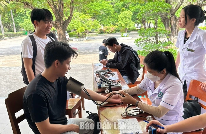 Tiếp nhận 155 đơn vị máu từ Ngày hội hiến máu tại Trường Đại học Xây dựng Miền Trung