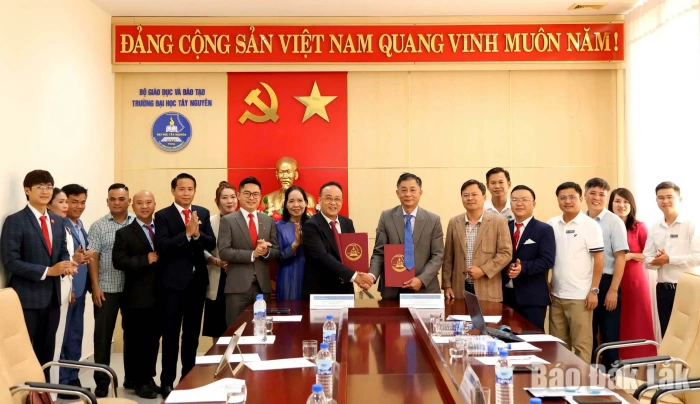 Trường Đại học Tây Nguyên ký kết hợp tác với Viện Đào tạo và Phát triển Doanh nhân Việt Nam