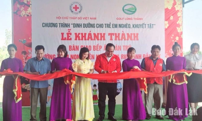 Khánh thành, bàn giao bếp ăn bán trú tặng Trường Mầm non Thiên Nga, xã Ia Rvê