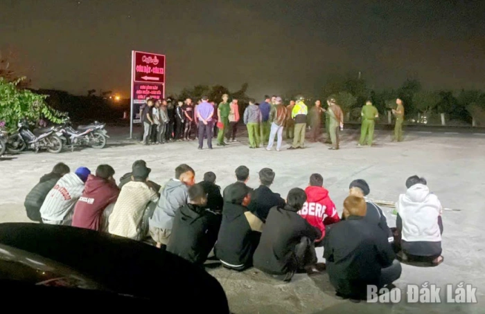 Khởi tố 22 thanh, thiếu niên gây rối trật tự công cộng