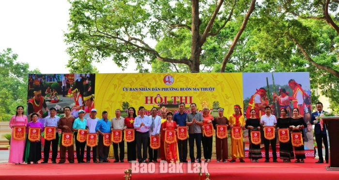 Sôi nổi hội thi “Gói bánh chưng - Giã bánh giầy” mừng Giỗ Tổ Hùng Vương