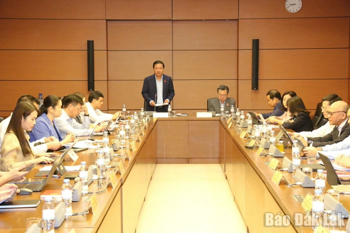 Đoàn ĐBQH tỉnh Đắk Lắk góp ý hoàn thiện các dự án luật về trợ giúp pháp lý, công chứng, tiếp cận thông tin
