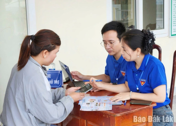 Để chuyển đổi số pháp lý 
chạm vào đời sống