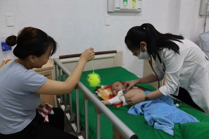 Tổ chức 2 đợt khám sàng lọc tim bẩm sinh cho trẻ em trong tháng 6 và 7/2026