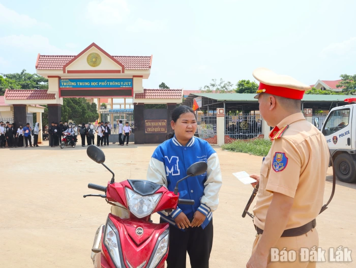 Bảo đảm an toàn giao thông lứa tuổi học sinh: Trách nhiệm không của riêng ai