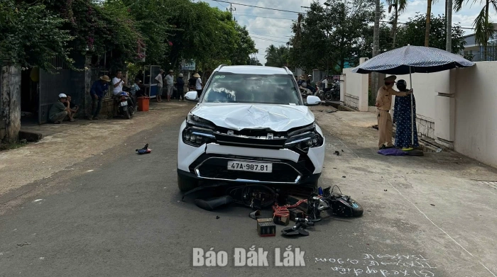 Ô tô va chạm xe đạp điện: Một học sinh tử vong