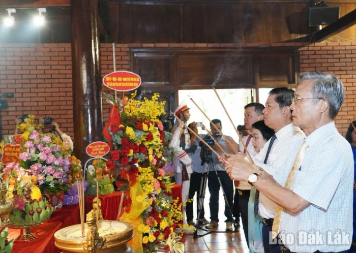 Tháng 5, về nguồn dâng hương nhớ Bác