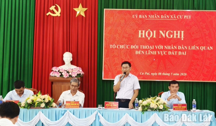 Lãnh đạo xã Cư Pui đối thoại với nhân dân về lĩnh vực đất đai
