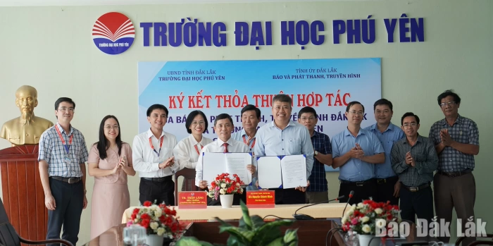 Báo và Phát thanh, Truyền hình Đắk Lắk ký kết hợp tác truyền thông với Trường Đại học Phú Yên