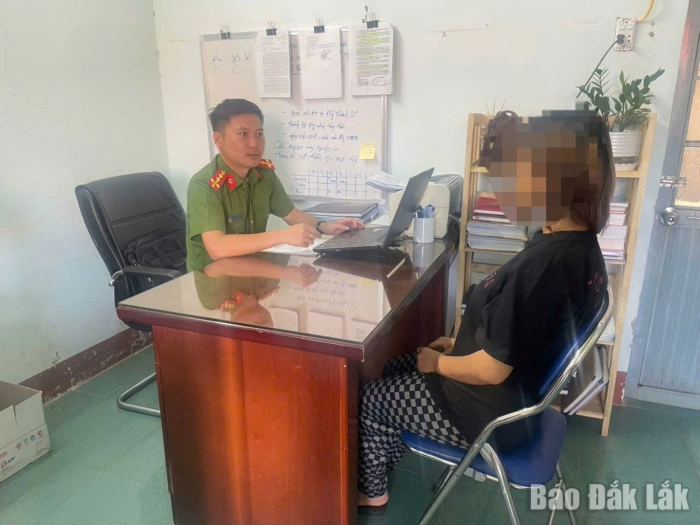 Điều tra thiếu nữ nhét giấy vào miệng con mới sinh rồi bỏ mặc đến chết