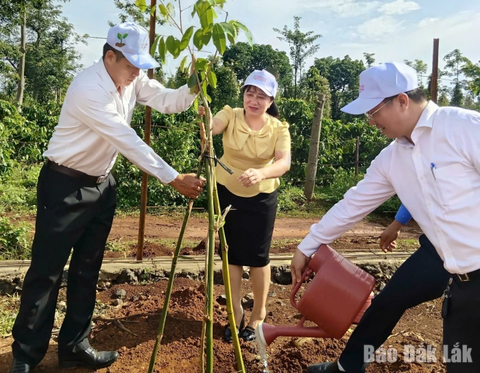Xã Ea Ktur phát động “Tết trồng cây đời đời nhớ ơn Bác Hồ”