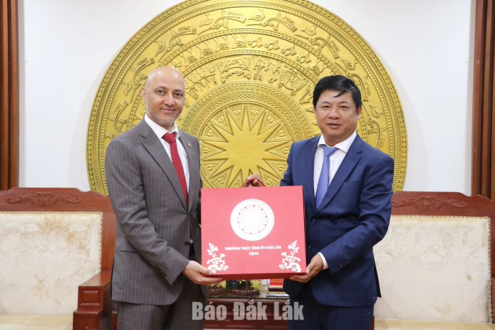 Bí thư Tỉnh ủy Lương Nguyễn Minh Triết tiếp Đại sứ UAE, thúc đẩy hợp tác đầu tư