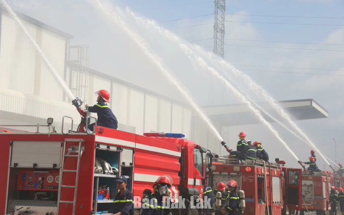 Thực tập phương án chữa cháy, cứu nạn cứu hộ quy mô lớn tại Công ty TNHH cà phê Ngon