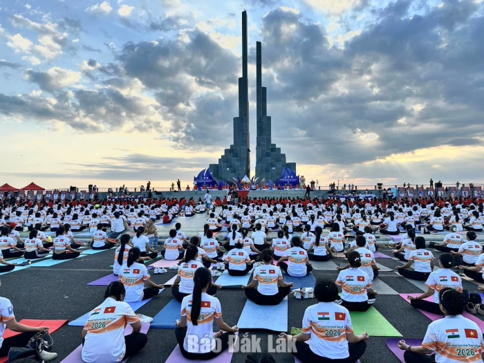 Hơn 1.600 người đồng diễn hưởng ứng Ngày Quốc tế Yoga