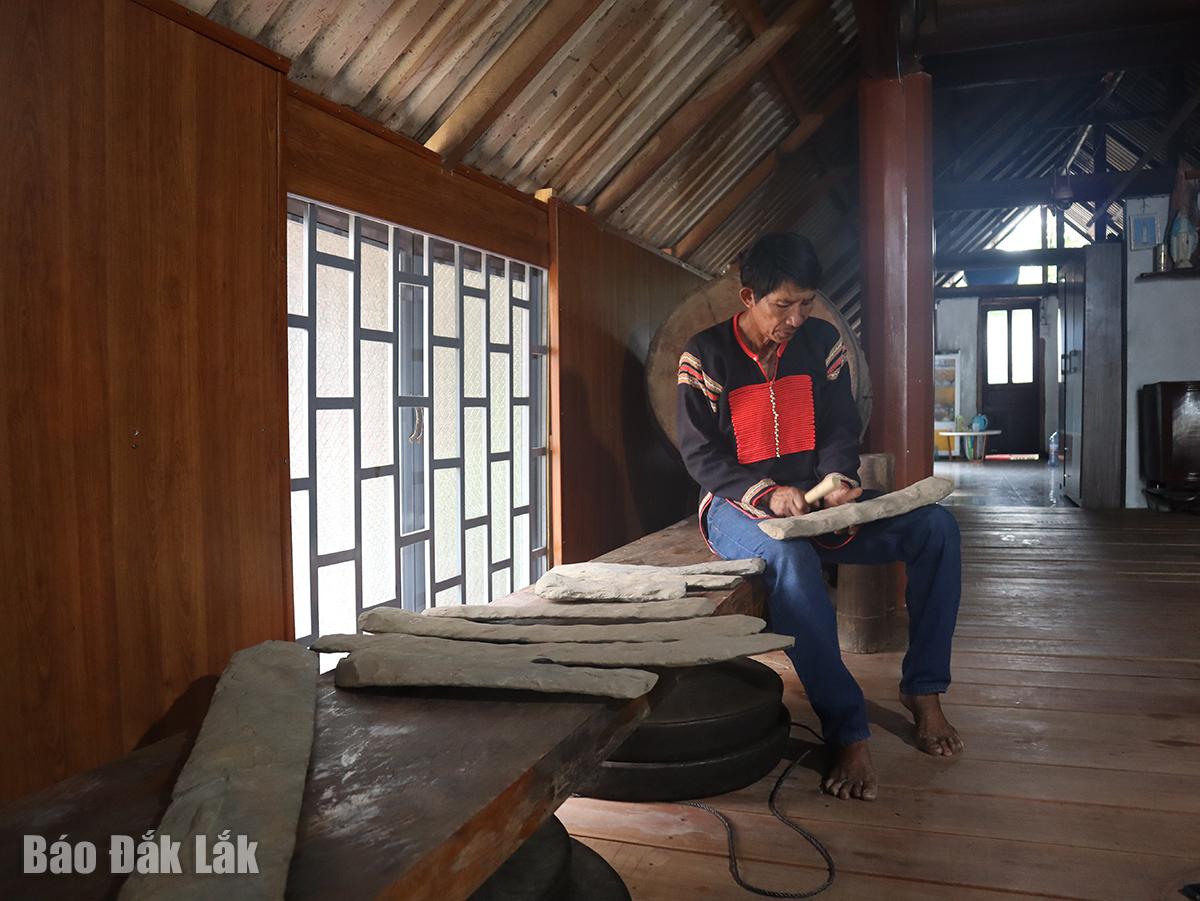 Người “canh giữ” báu vật của Tây Nguyên