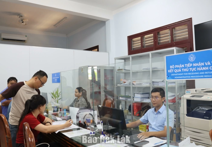 Nhận lương hưu qua tài khoản:  Tiện lợi, an toàn