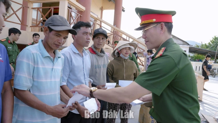 Những cống hiến thầm lặng