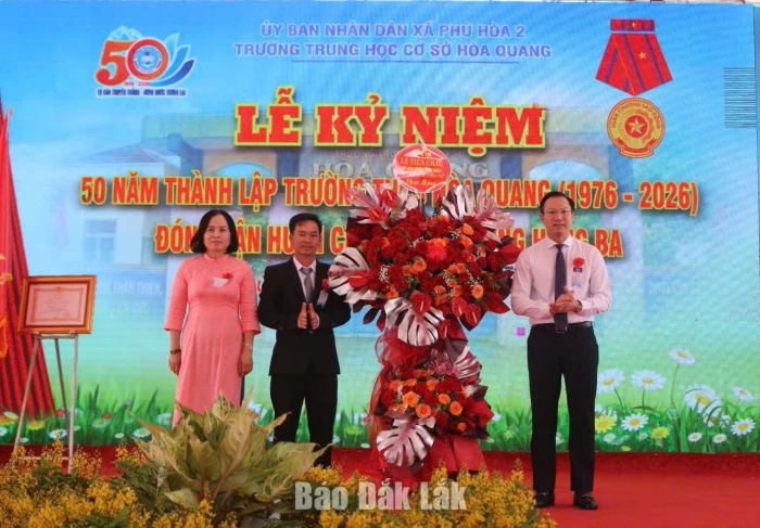 Trường THCS Hòa Quang kỷ niệm 50 năm thành lập, đón nhận Huân chương Lao động hạng Ba
