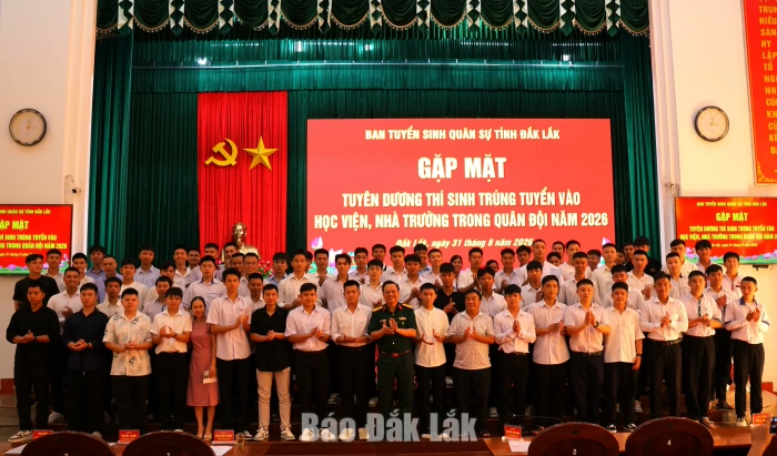 Gặp mặt, tuyên dương 200 thí sinh trúng tuyển vào các trường Quân đội