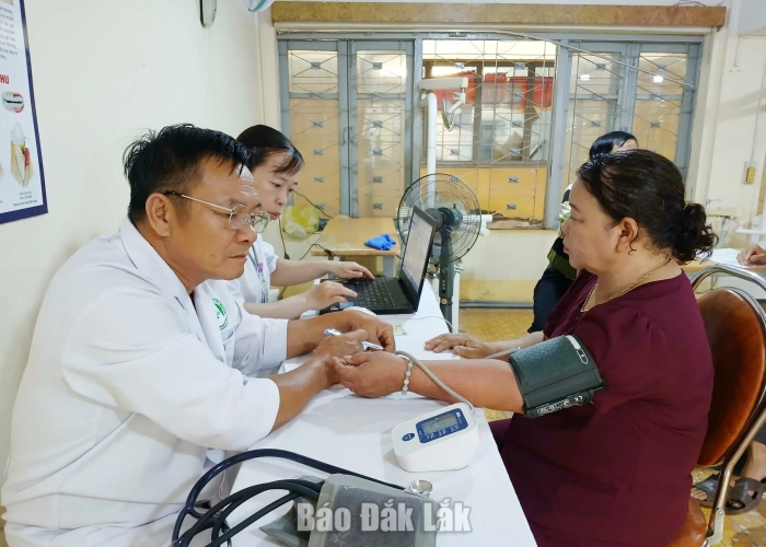 Khám sức khỏe miễn phí cho 859 người dân buôn Alê A