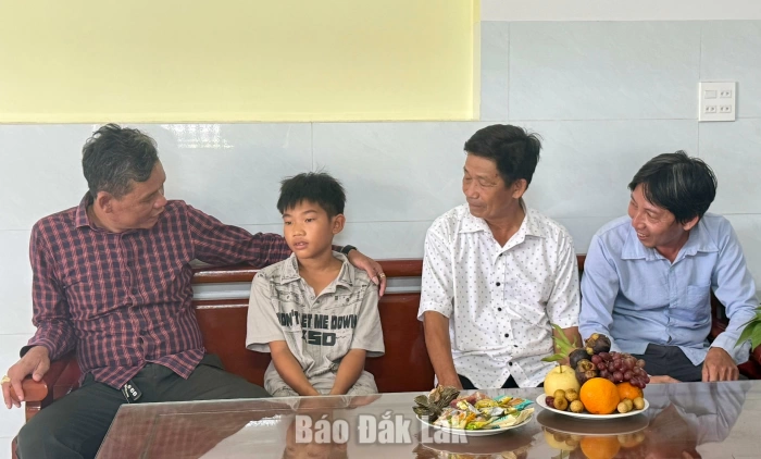 Kiên trì “giữ chân” học sinh ở lại trường